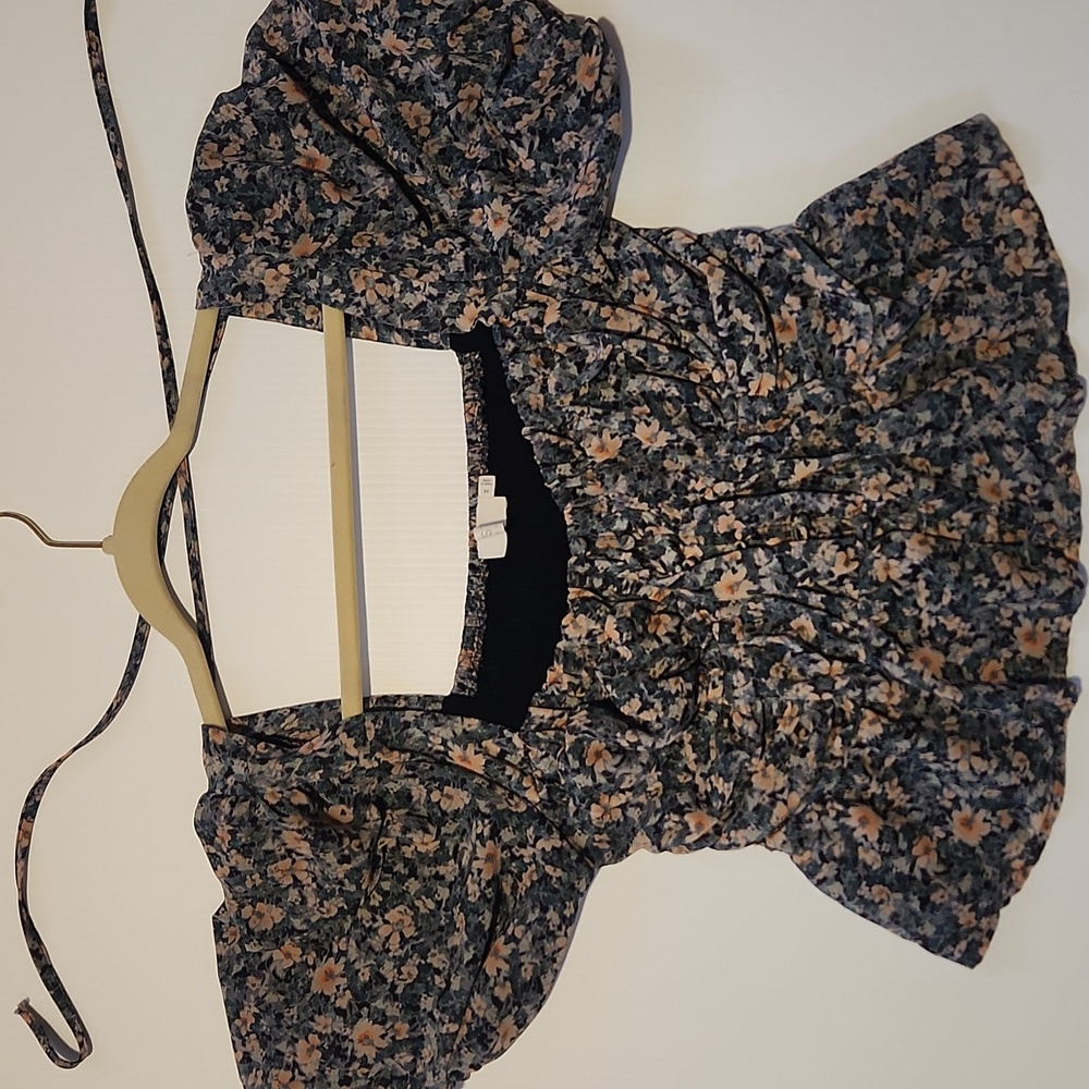 ASTR the Label Clairemont Puff Sleeve Smocked Peplum Blue and Pink Floral Top M